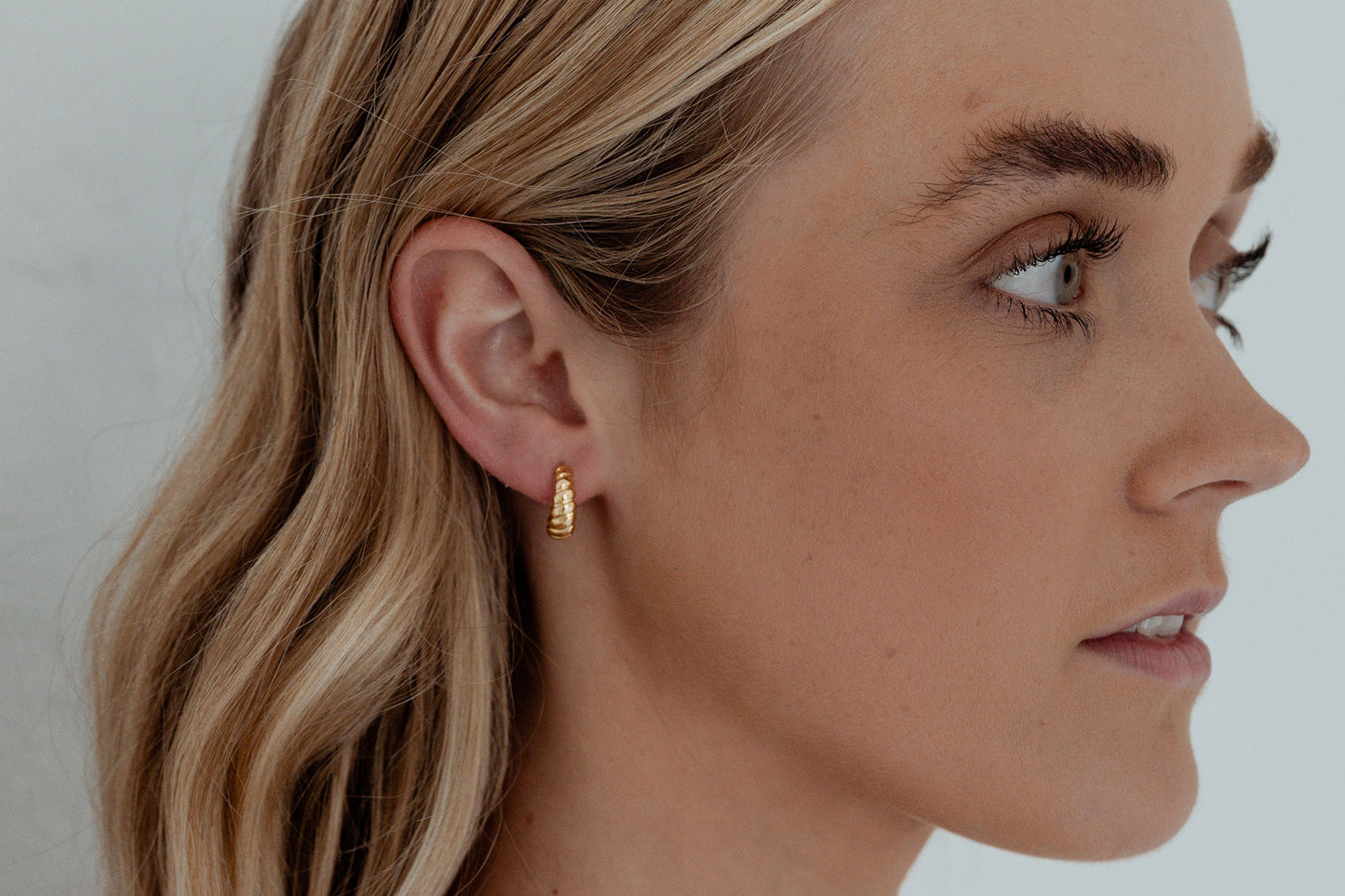 Ola Twist Earrings | Gold